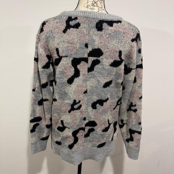 THML Leopard Print crewneck sweater with black pink leopard print size Small - Picture 3 of 8